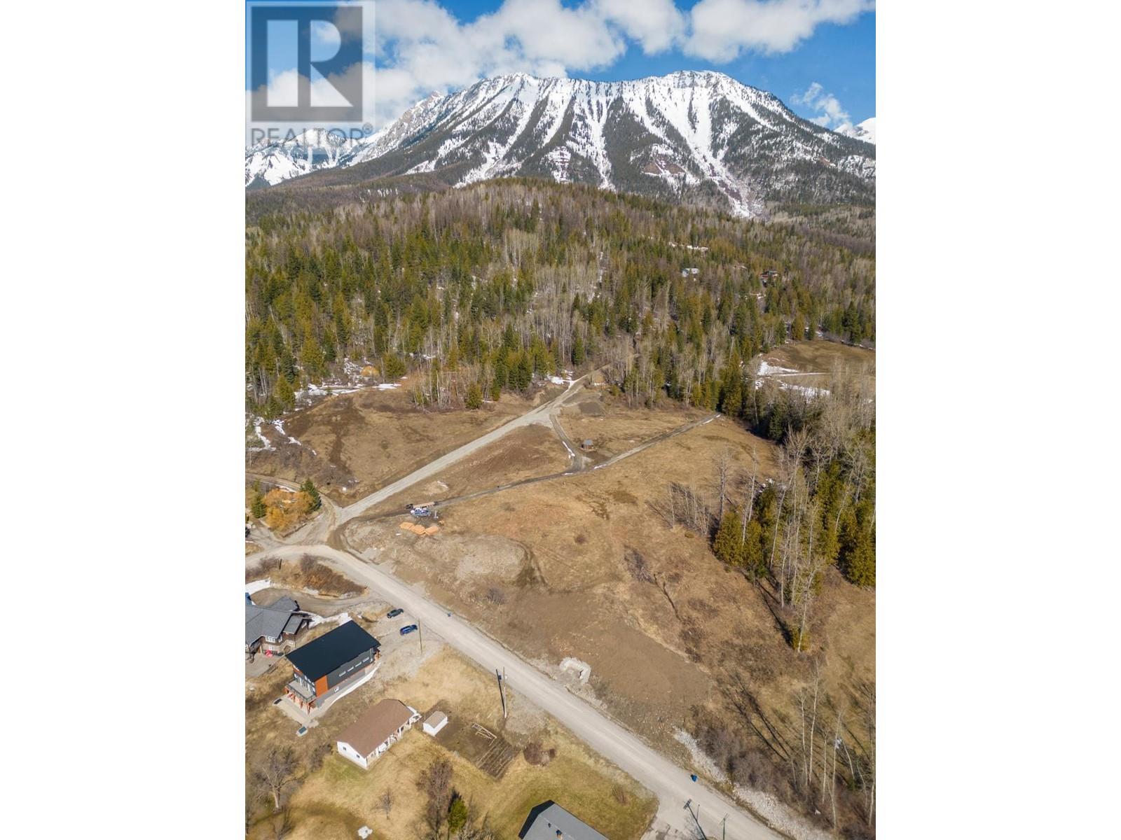 1653 Mcleod Avenue, Fernie, British Columbia  V0B 1M1 - Photo 7 - 2477374