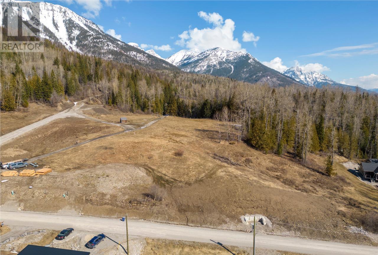 1653 Mcleod Avenue, Fernie, British Columbia  V0B 1M1 - Photo 11 - 2477374