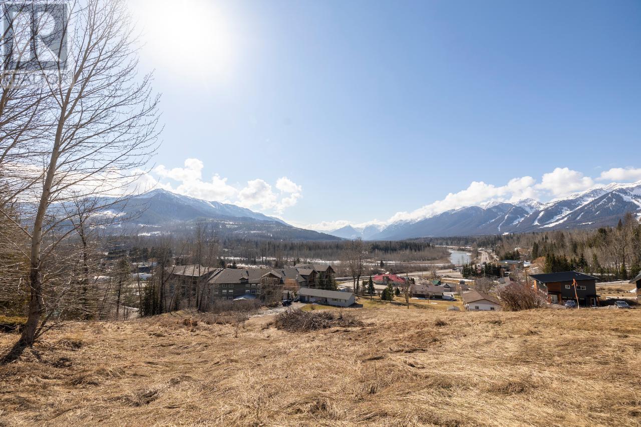 1653 Mcleod Avenue, Fernie, British Columbia  V0B 1M1 - Photo 14 - 2477374