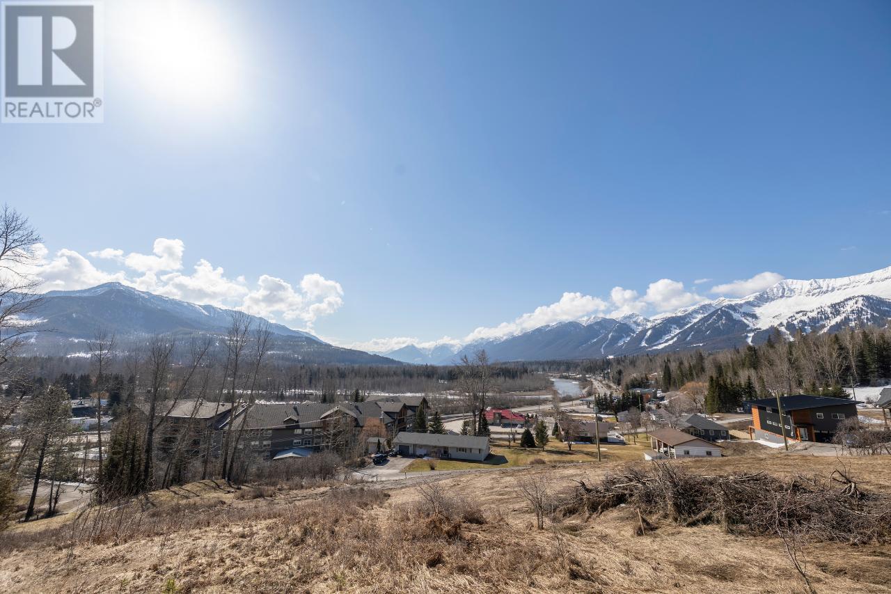 1653 Mcleod Avenue, Fernie, British Columbia  V0B 1M1 - Photo 12 - 2477374