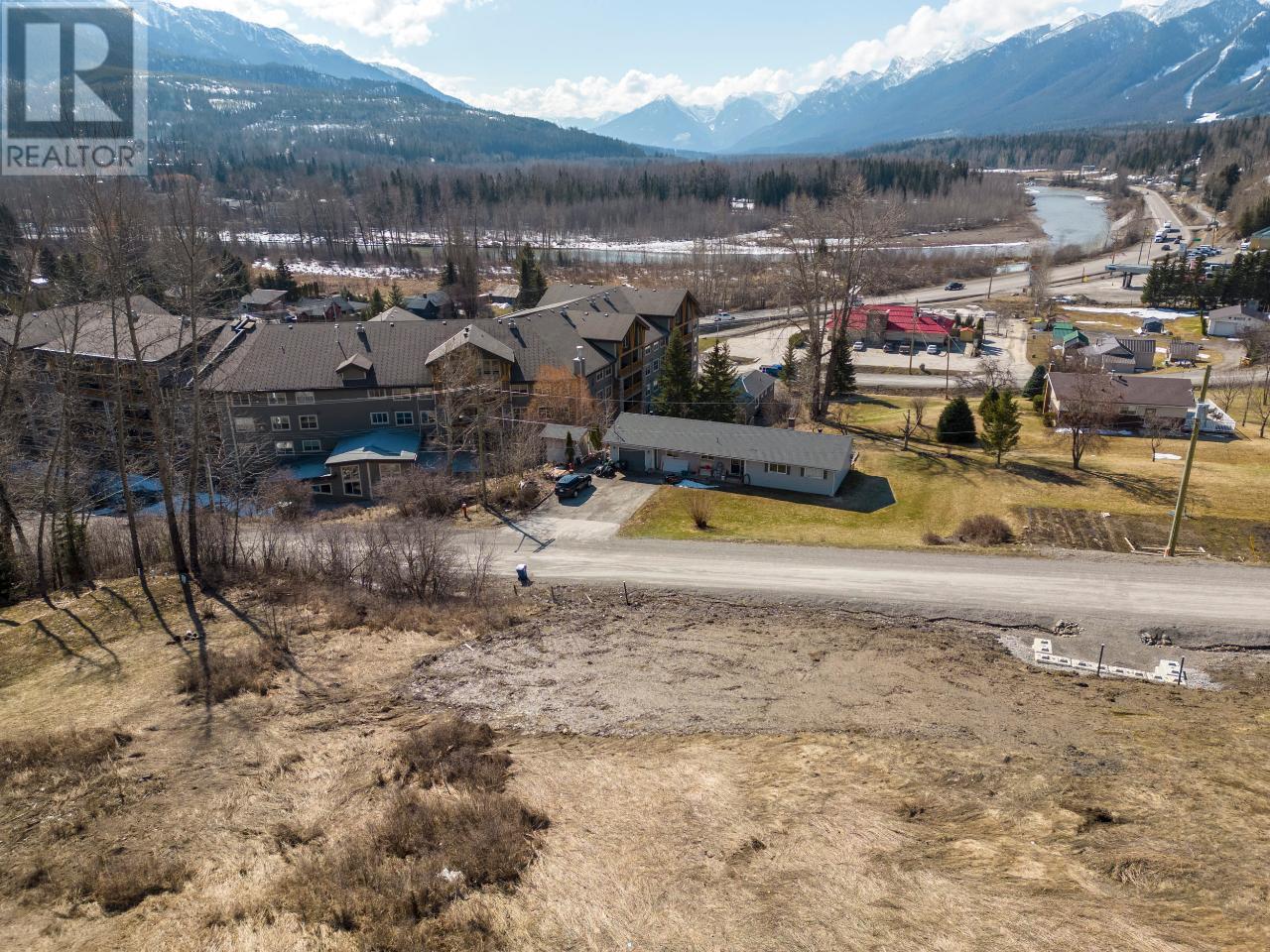1653 Mcleod Avenue, Fernie, British Columbia  V0B 1M1 - Photo 8 - 2477374
