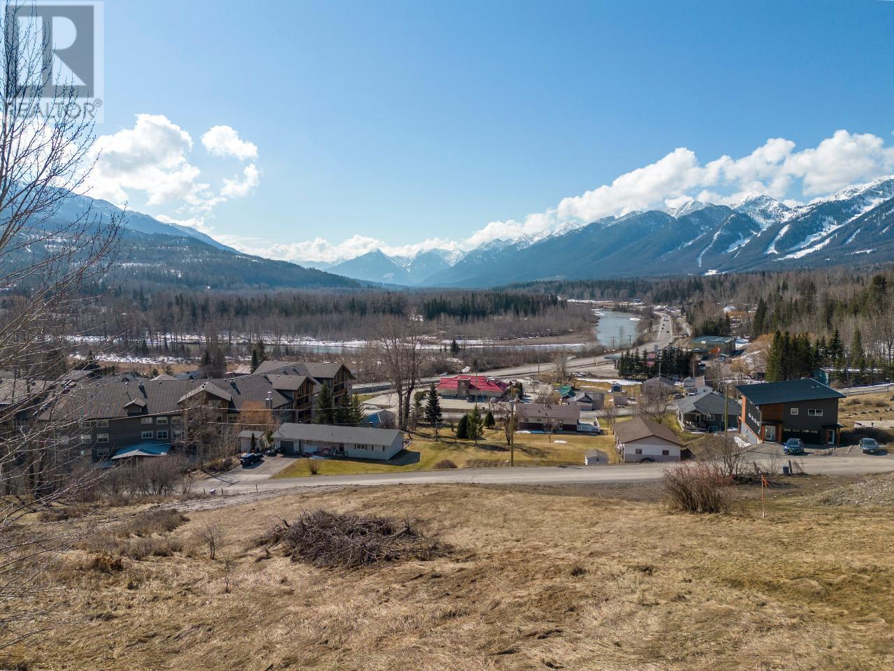 1653 Mcleod Avenue, Fernie, British Columbia  V0B 1M1 - Photo 3 - 2477374