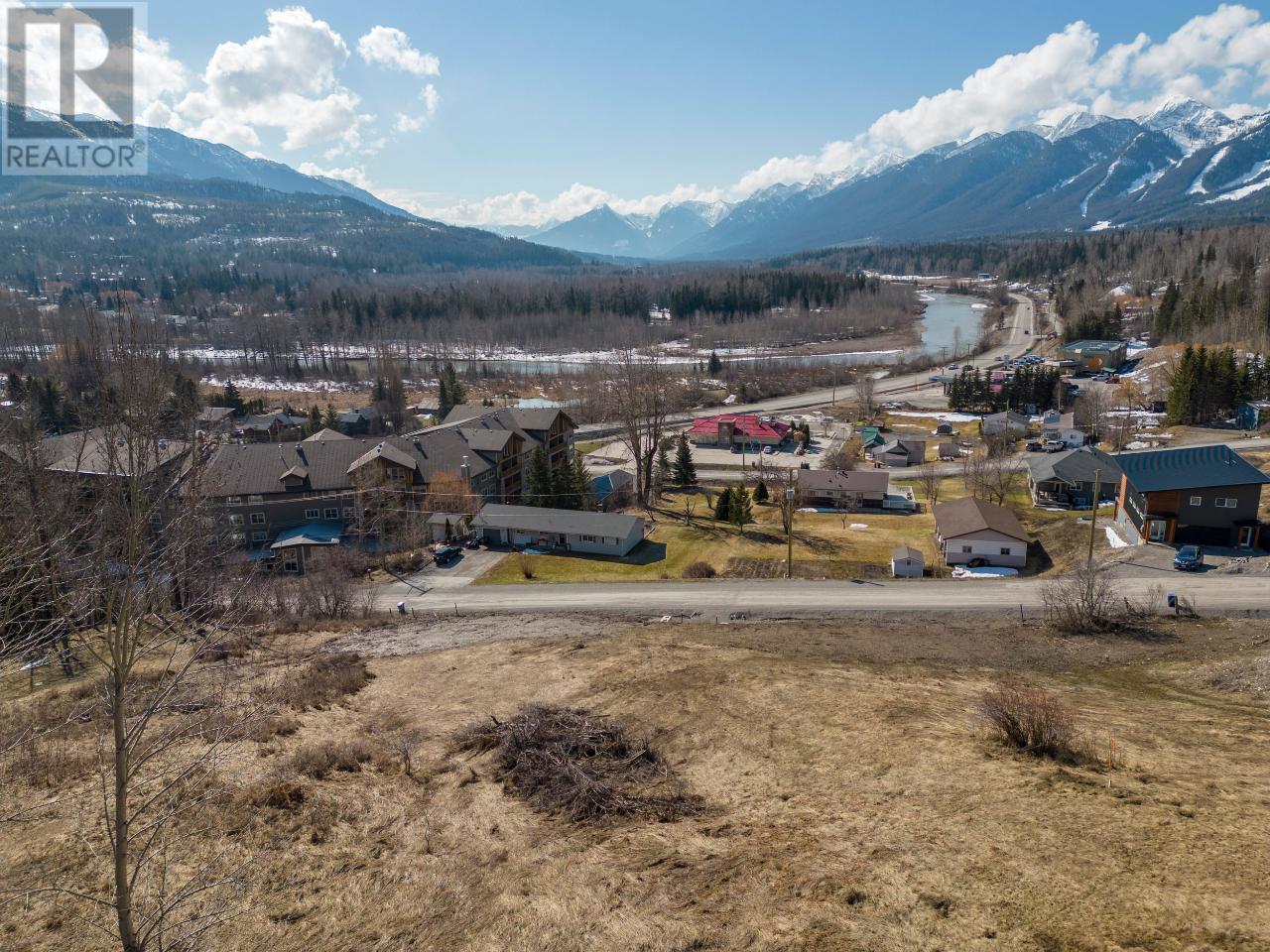 1653 Mcleod Avenue, Fernie, British Columbia  V0B 1M1 - Photo 4 - 2477374