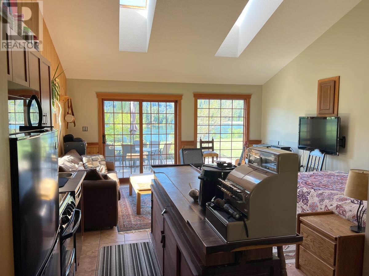 2719 Davidson Road, Shoreacres, British Columbia  V1N 4P9 - Photo 32 - 2477512