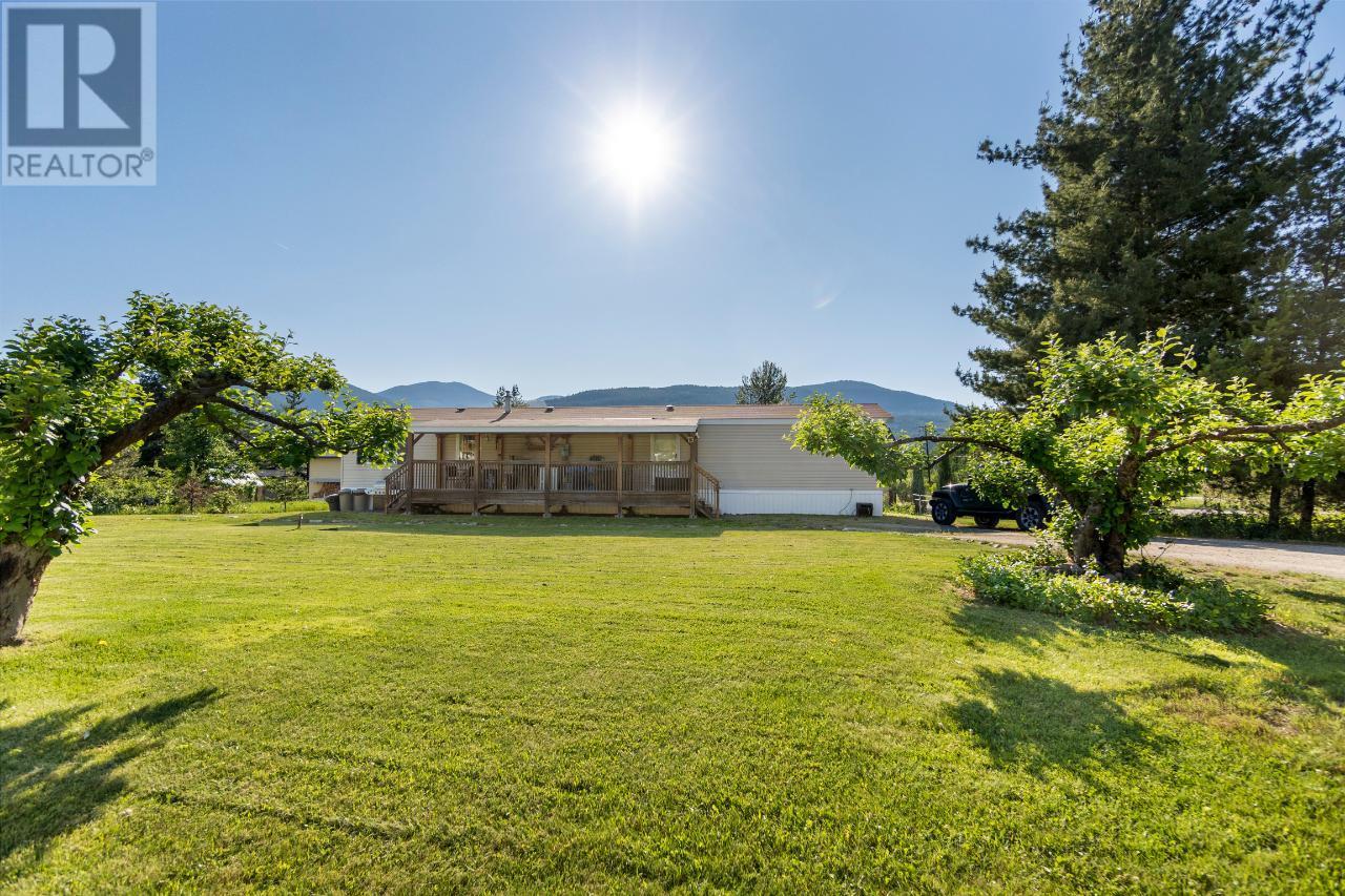 976 WATERLOO  Road Castlegar