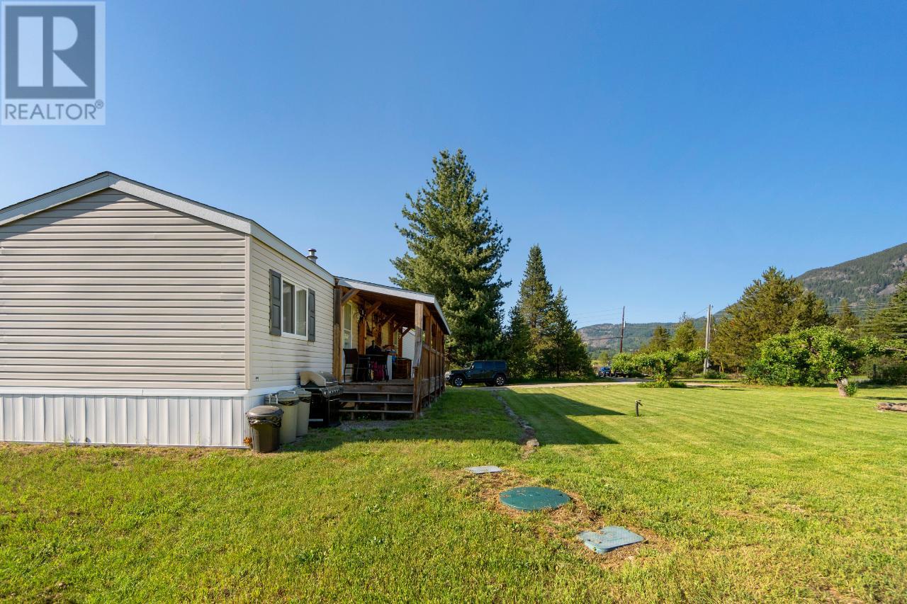 976 WATERLOO  Road Castlegar