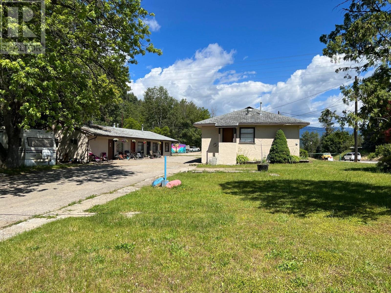 1370 COLUMBIA  Avenue Castlegar