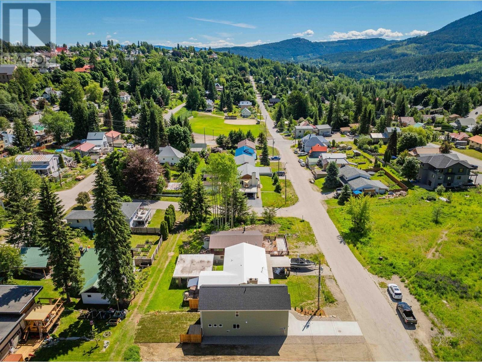 1554 COOK Avenue Rossland