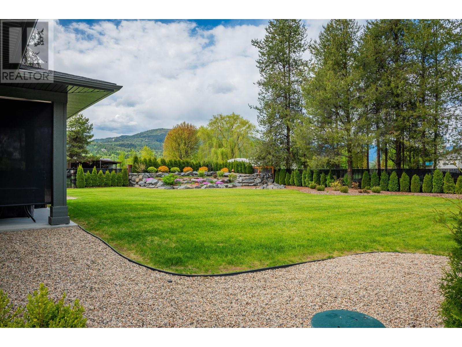 740 PRAIRIE SOUTH  Road Castlegar