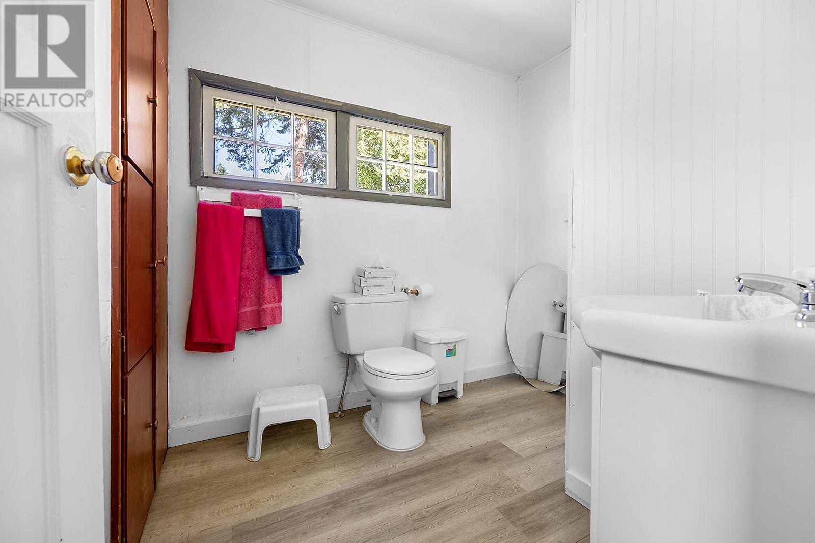 15781 Peters Road, Crawford Bay, British Columbia  V0B 1E0 - Photo 36 - 2478206