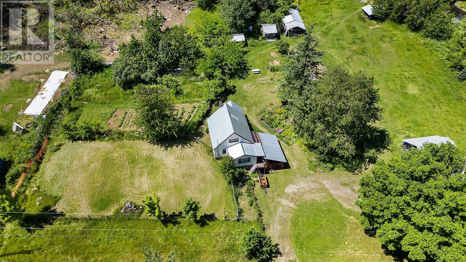 15781 Peters Road, Crawford Bay, British Columbia  V0B 1E0 - Photo 7 - 2478206