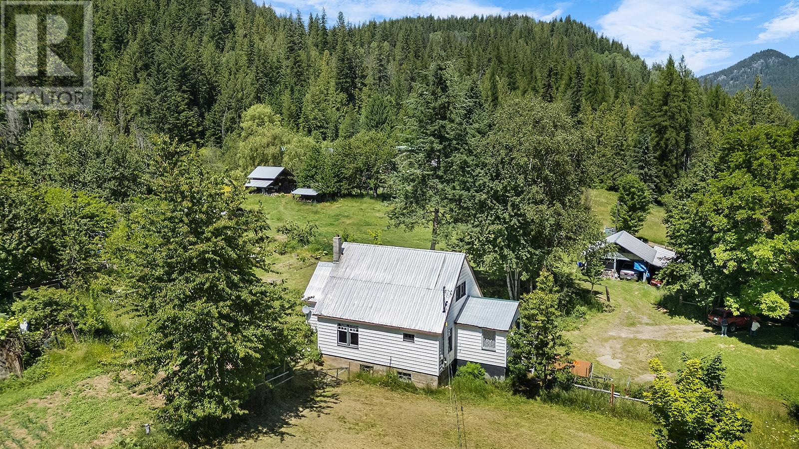 15781 Peters Road, Crawford Bay, British Columbia  V0B 1E0 - Photo 9 - 2478206