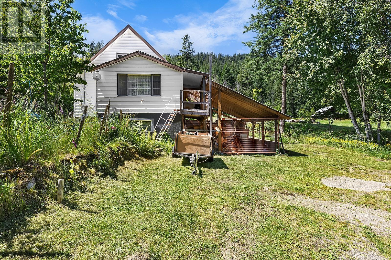 15781 Peters Road, Crawford Bay, British Columbia  V0B 1E0 - Photo 3 - 2478206