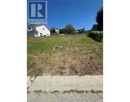 320 3RD Avenue, creston, British Columbia