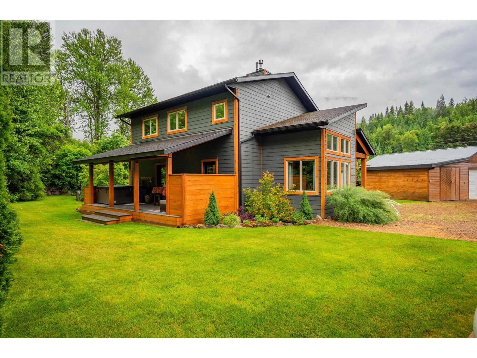 3305 PASS CREEK  Road Castlegar