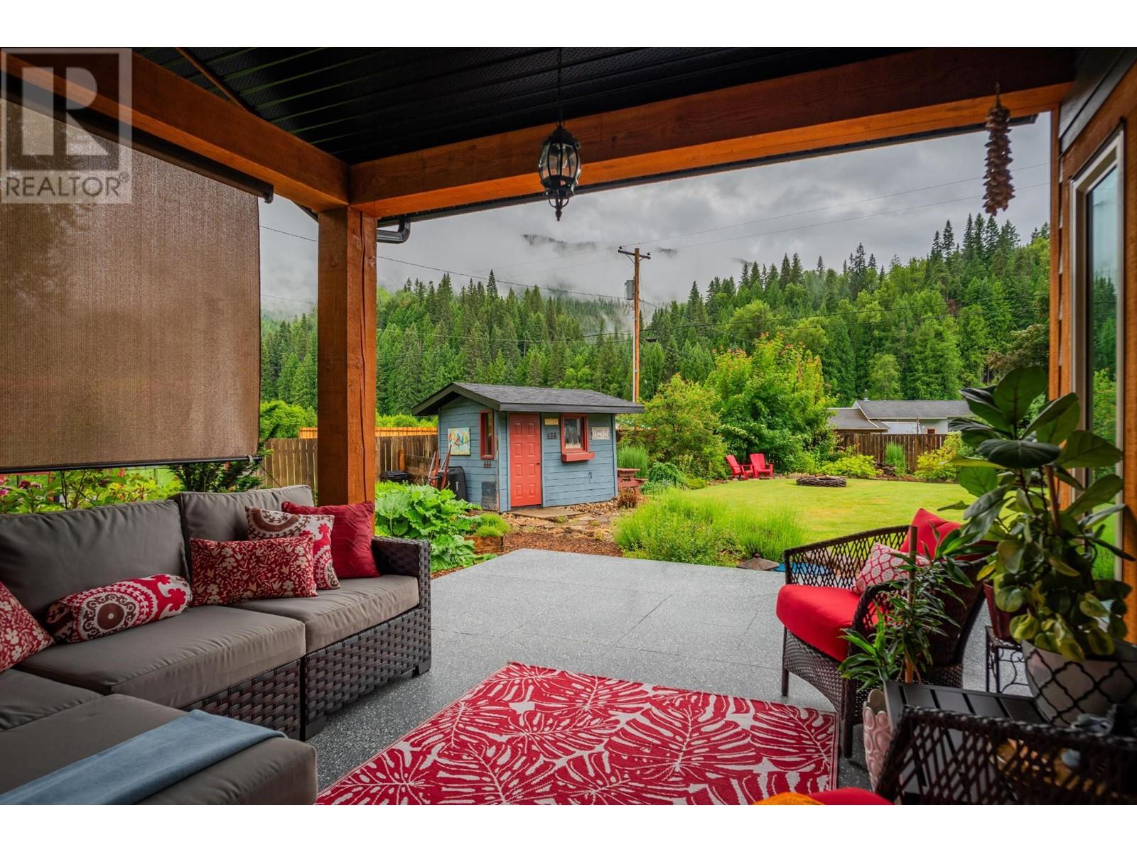 3305 PASS CREEK  Road Castlegar