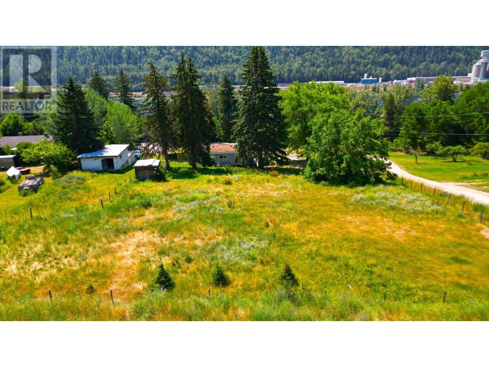 3633 BWATER RD Road Castlegar