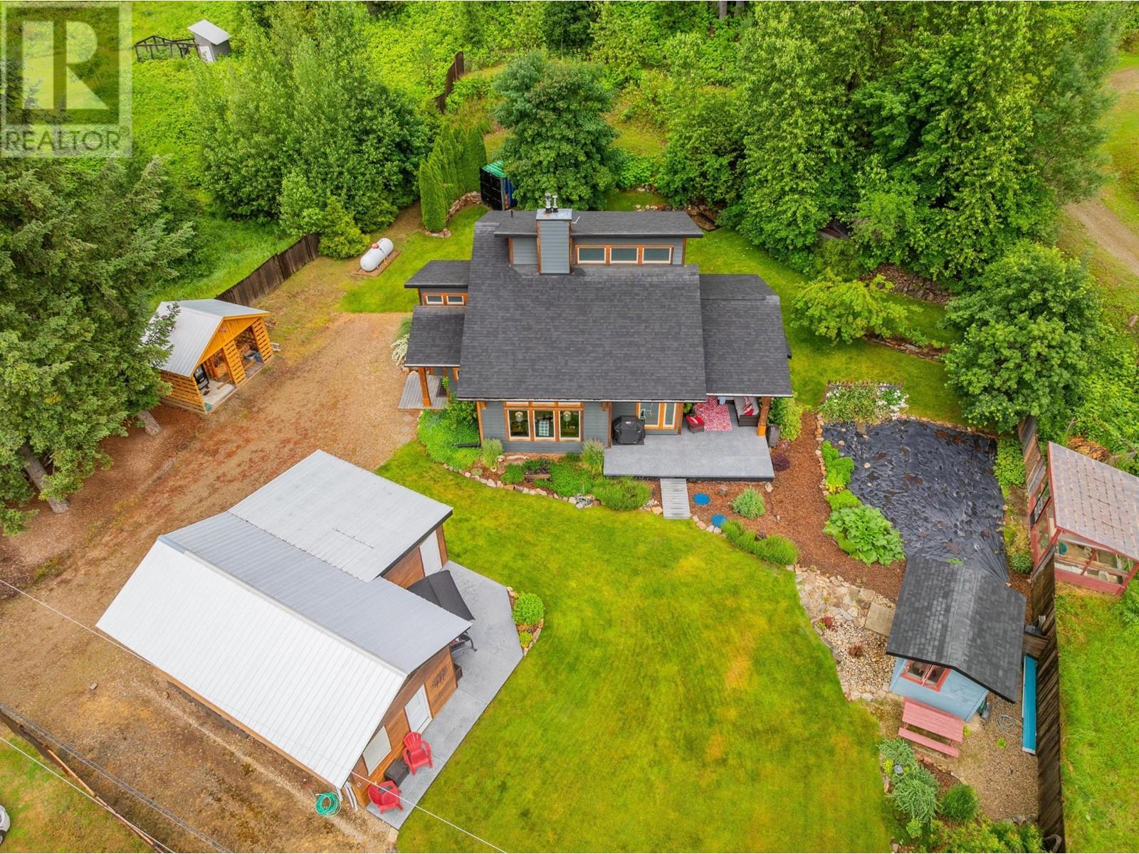 3305 PASS CREEK  Road Castlegar