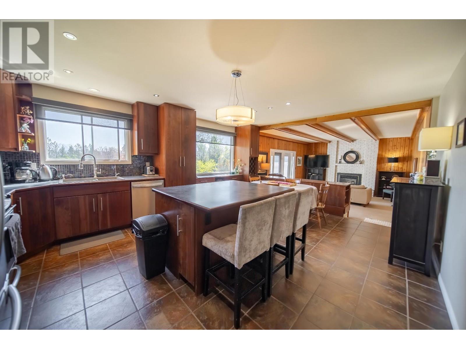 380 Ivy Road, Cranbrook, British Columbia  V1C 6W6 - Photo 4 - 2478352