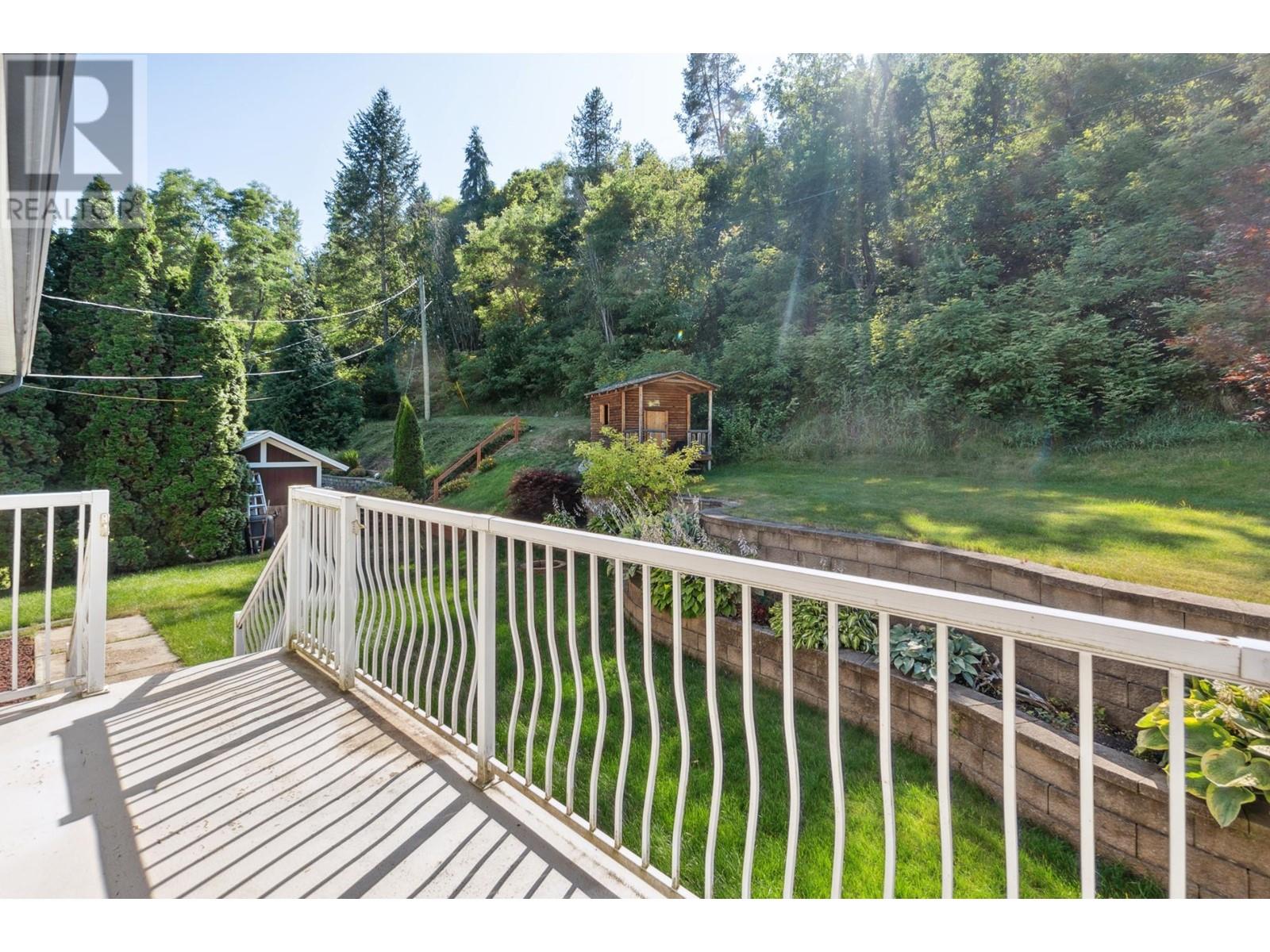 2828 DUMONT  Crescent Castlegar