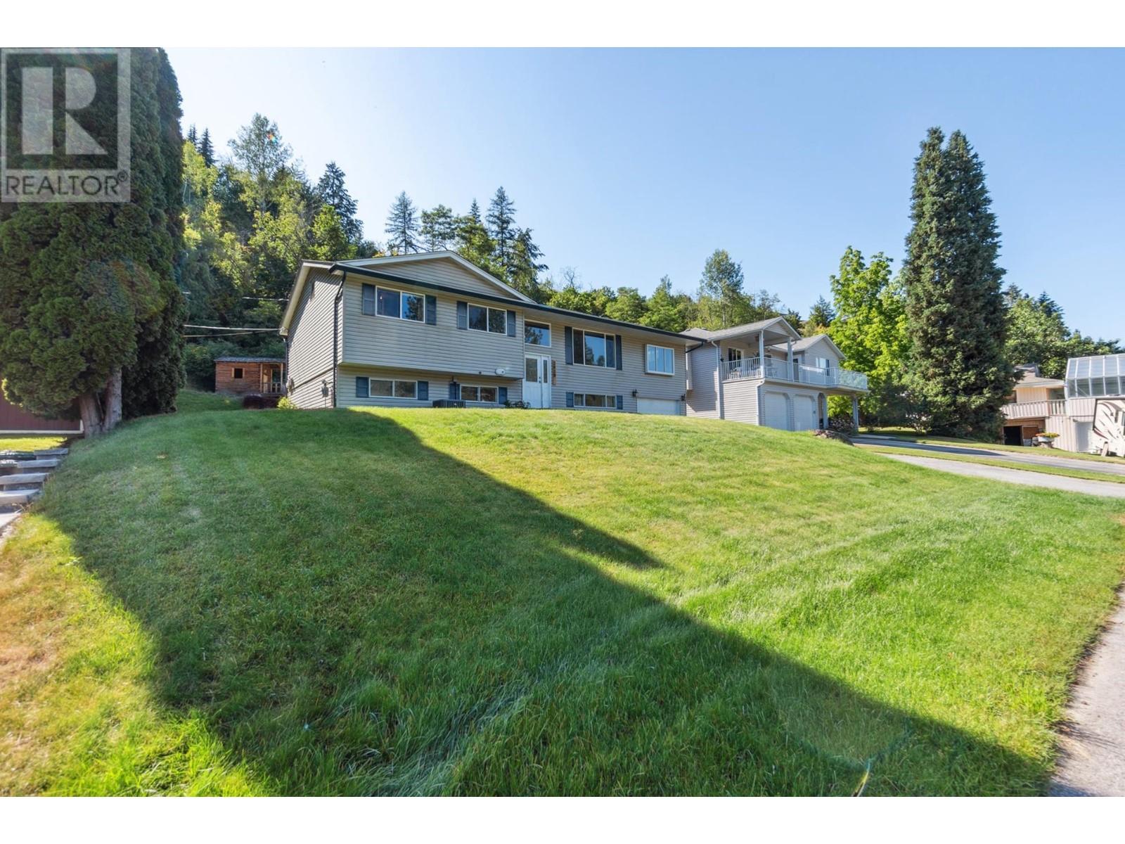 2828 DUMONT  Crescent Castlegar