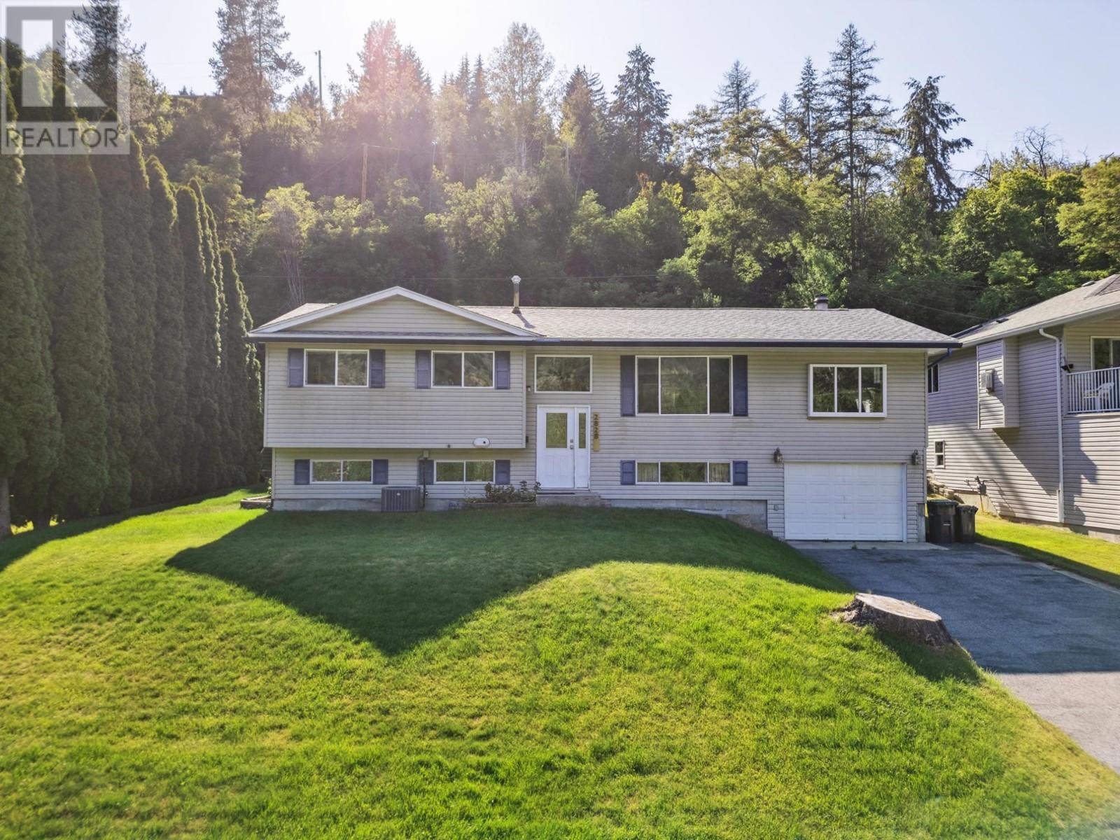 2828 DUMONT  Crescent Castlegar