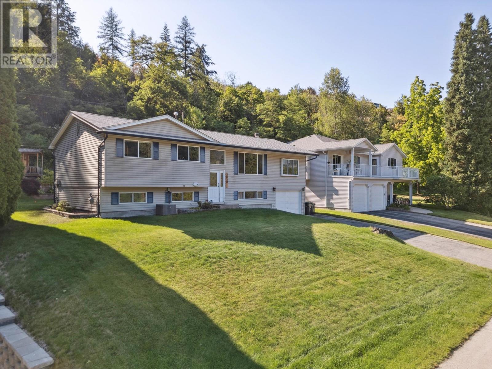 2828 DUMONT  Crescent Castlegar