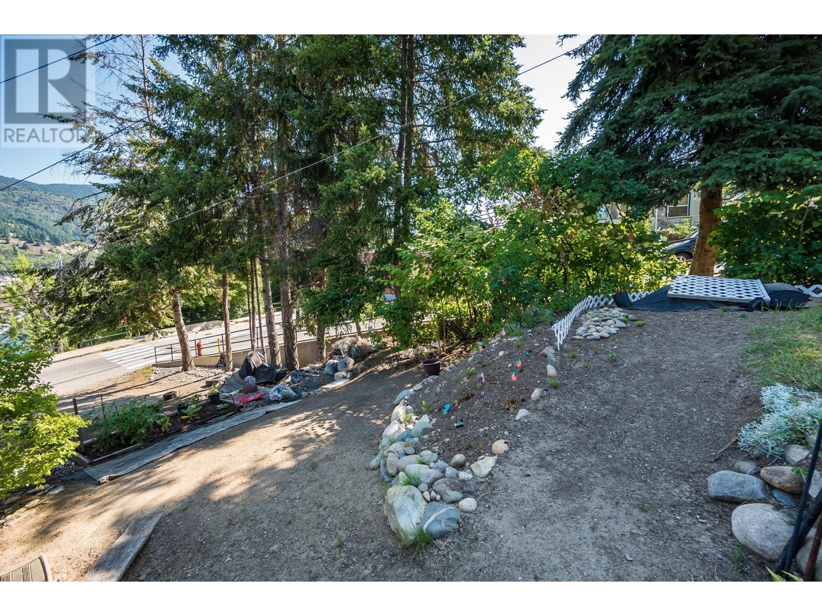 1880 Oak Street, Trail, British Columbia  V1N 3Z6 - Photo 48 - 2478511