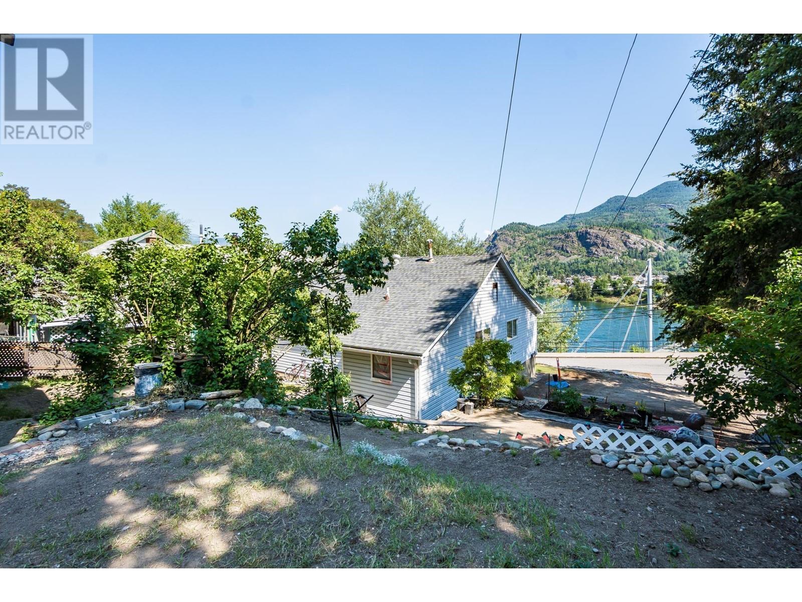 1880 Oak Street, Trail, British Columbia  V1N 3Z6 - Photo 47 - 2478511