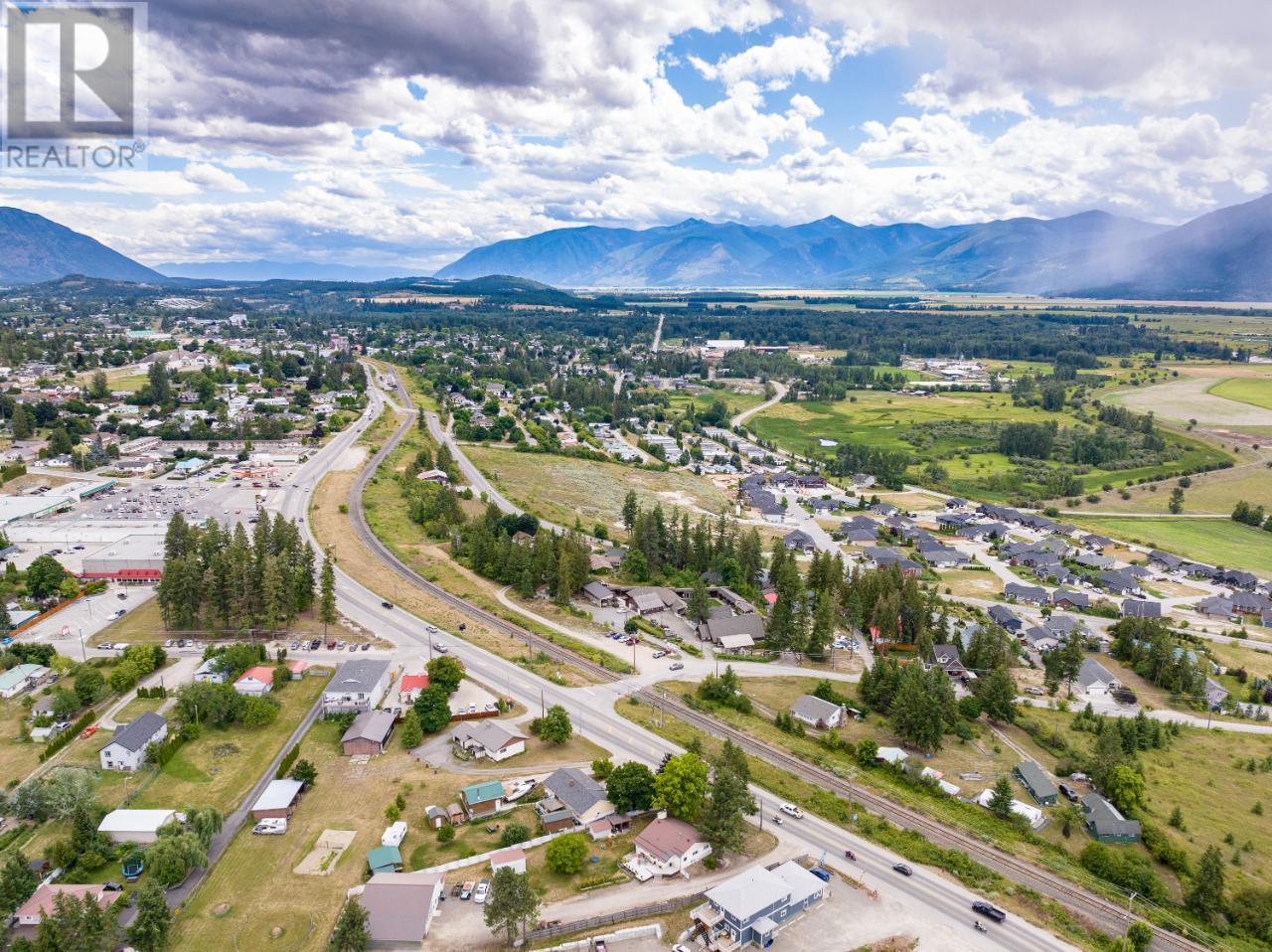 712 Valleyview Drive, Creston, British Columbia  V0B 1G0 - Photo 5 - 2478545