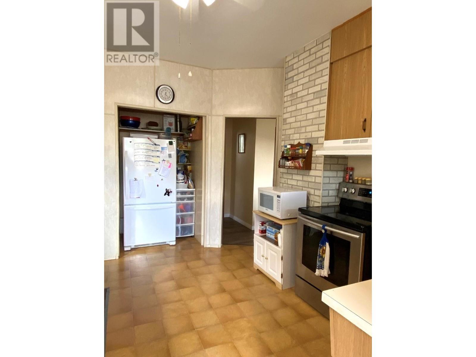 Property at 598 BINNS Street image 2