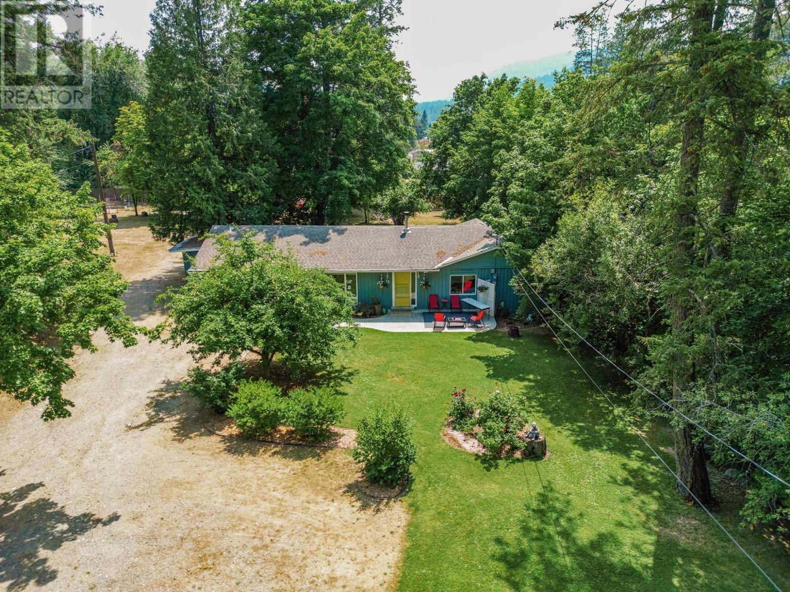 9 & 11 KINGSLEY Road, Christina Lake, British Columbia