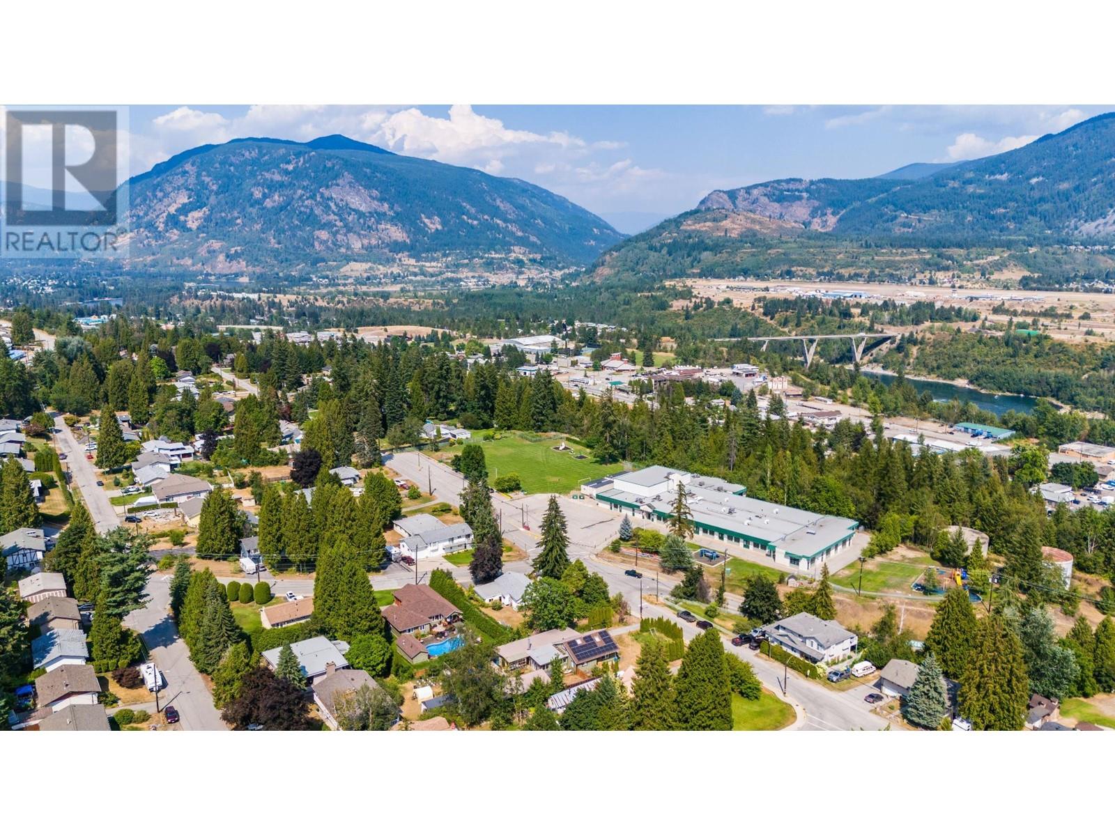 2408 11TH  Avenue Castlegar