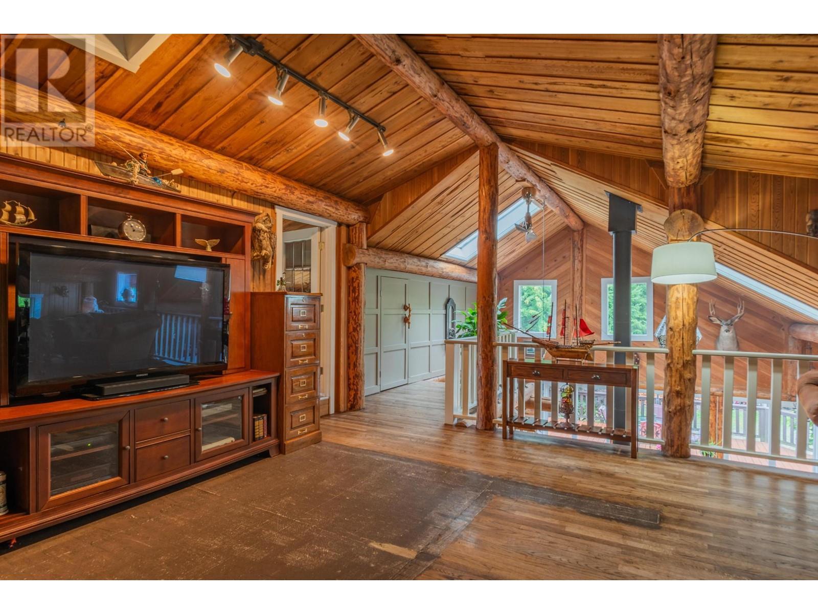 9413 SHUTTY BENCH  Road Kaslo