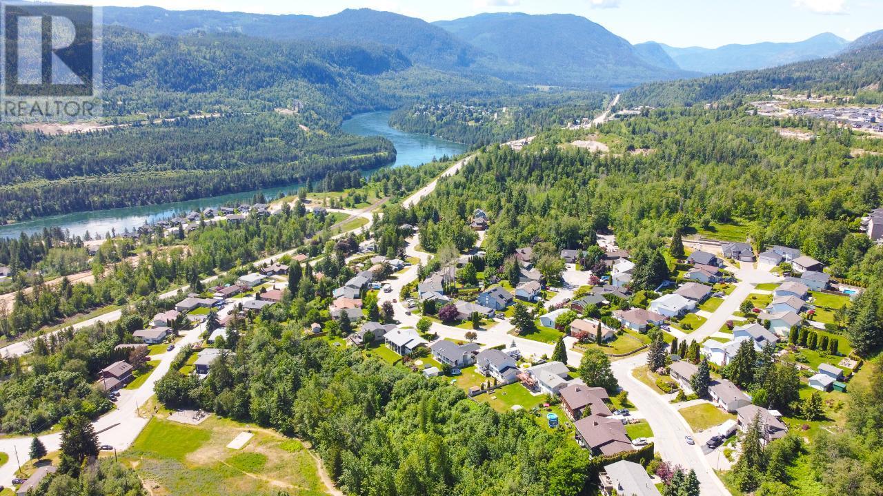 3300 10th Avenue, Castlegar, British Columbia  V1N 3A5 - Photo 5 - 2479162