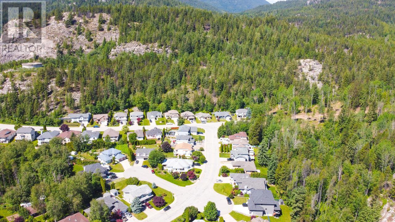 3300 10th Avenue, Castlegar, British Columbia  V1N 3A5 - Photo 7 - 2479162