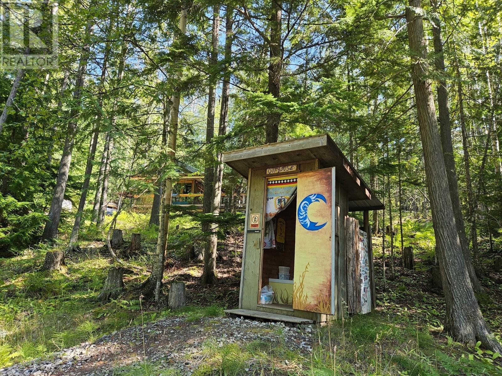 5851 6 Highway, Burton, British Columbia V0G 1E0 - Photo 15 - 2479382