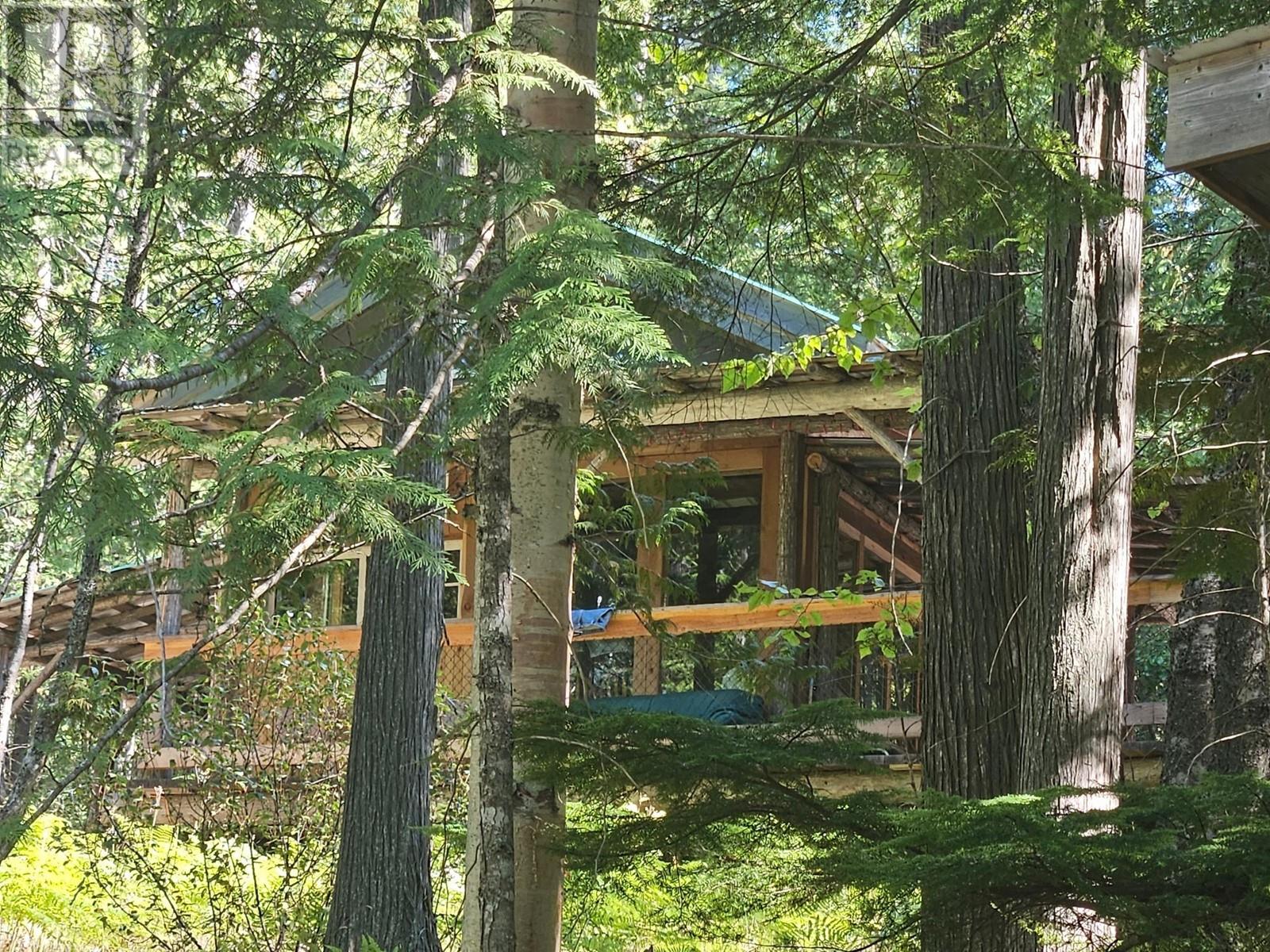 5851 6 Highway, Burton, British Columbia V0G 1E0 - Photo 16 - 2479382