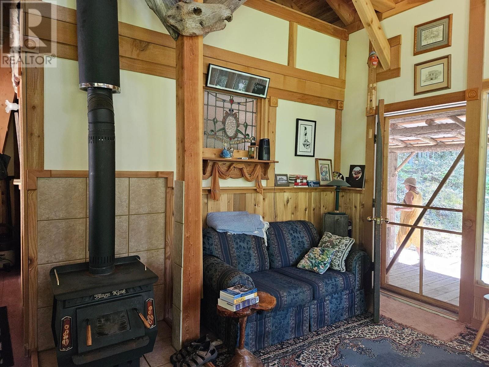 5851 6 Highway, Burton, British Columbia V0G 1E0 - Photo 5 - 2479382