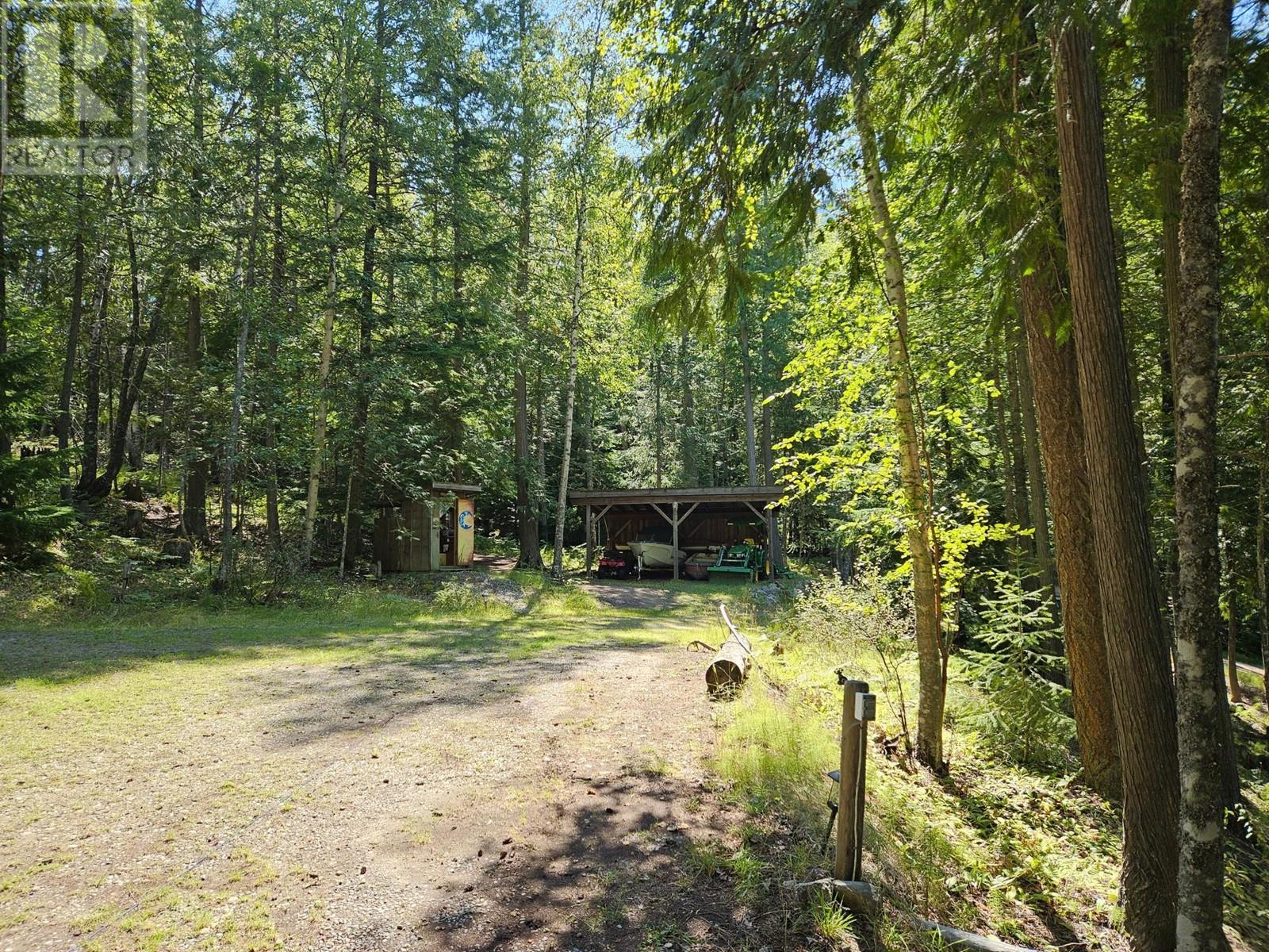 5851 6 Highway, Burton, British Columbia V0G 1E0 - Photo 14 - 2479382