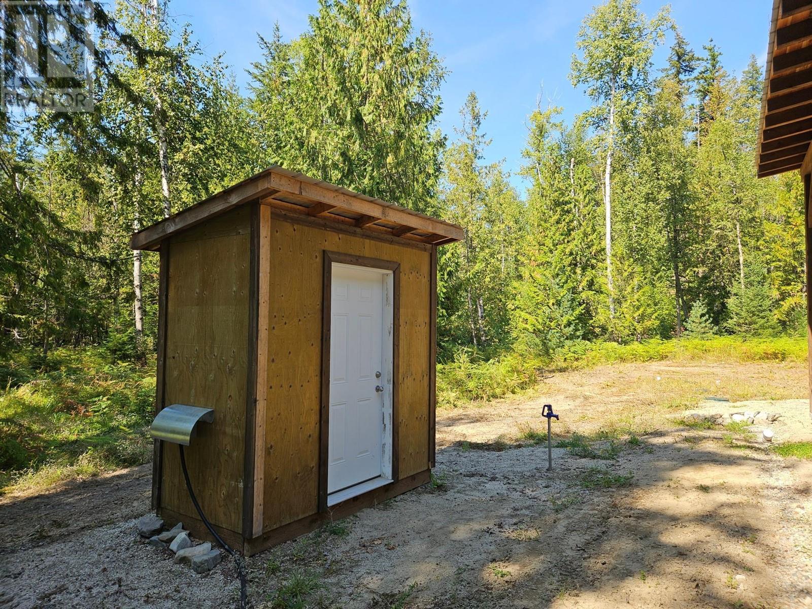 5851 6 Highway, Burton, British Columbia V0G 1E0 - Photo 37 - 2479382