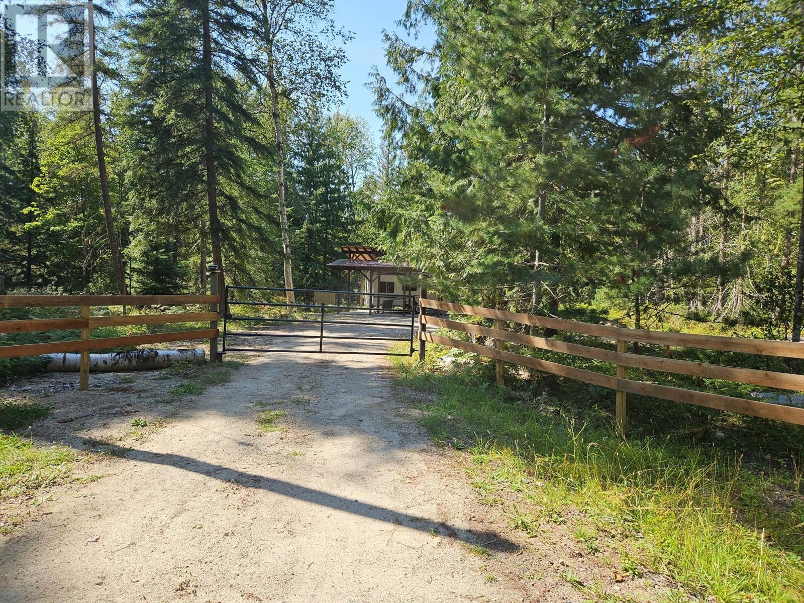 5851 6 Highway, Burton, British Columbia V0G 1E0 - Photo 40 - 2479382