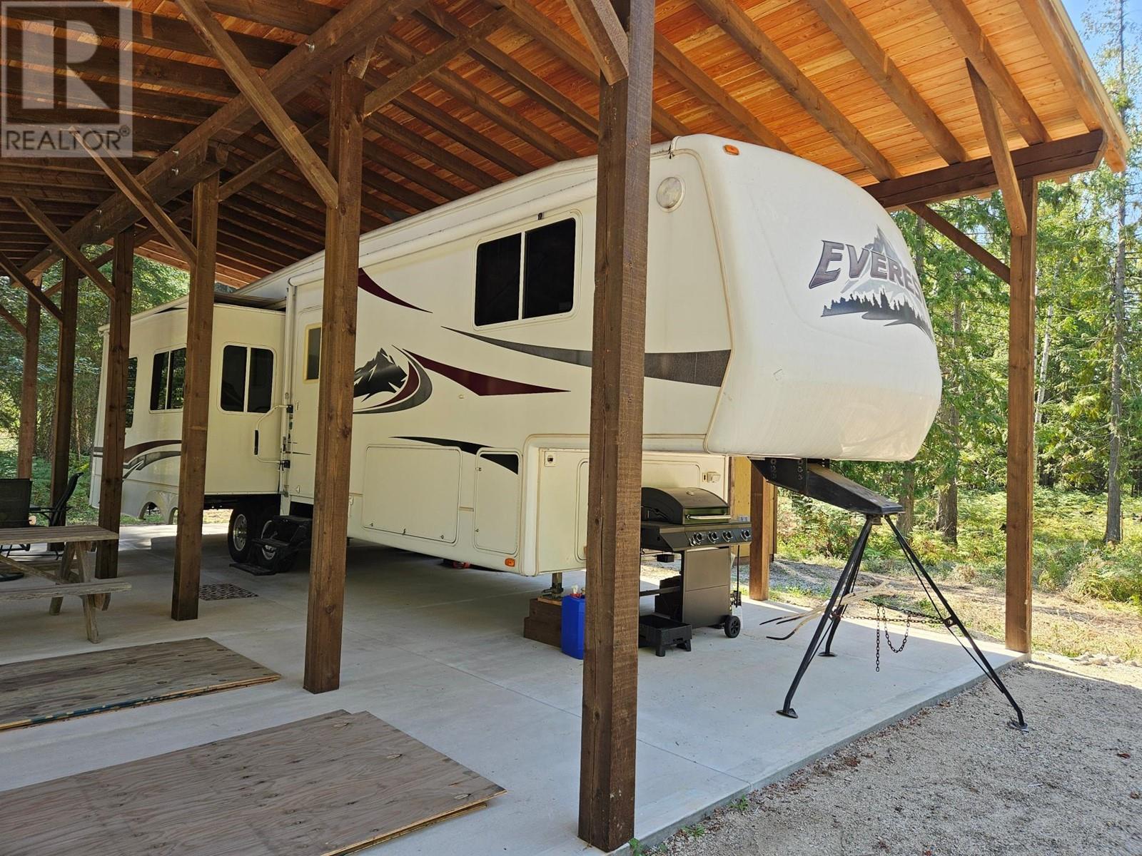 5851 6 Highway, Burton, British Columbia V0G 1E0 - Photo 34 - 2479382