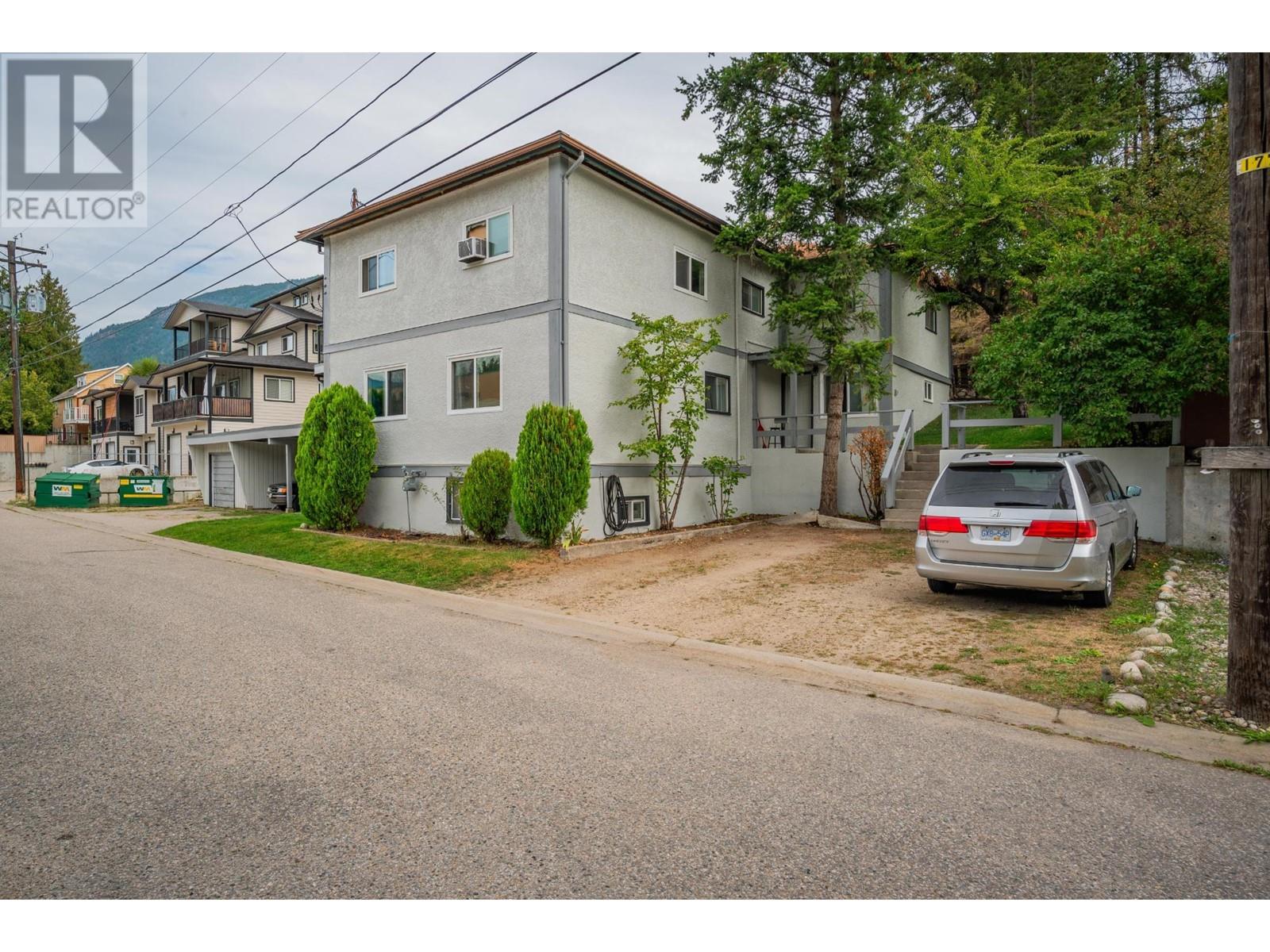 643 11TH Avenue, castlegar, British Columbia V1N1J7