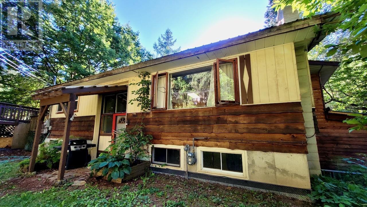 2010 Creek Street, Nelson, British Columbia  V1L 1M7 - Photo 1 - 2479682
