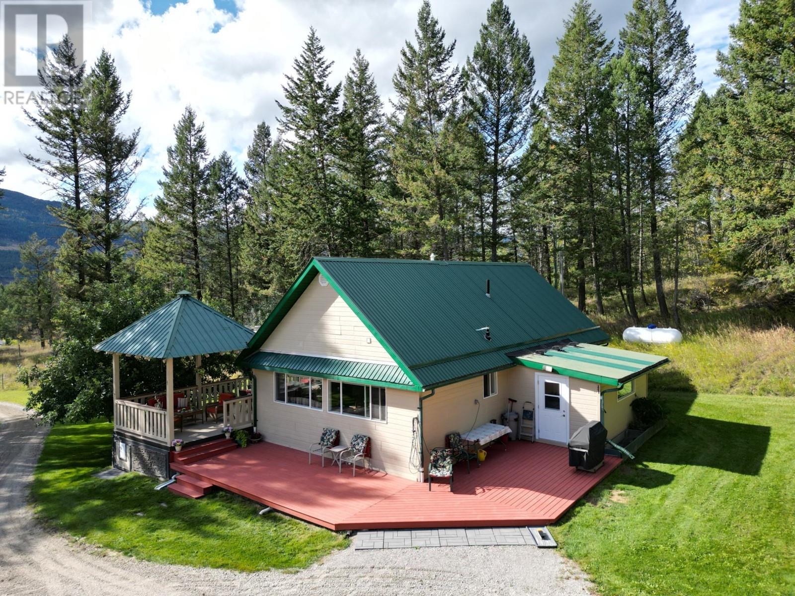 5670 GLENMORE Drive, Edgewater, British Columbia