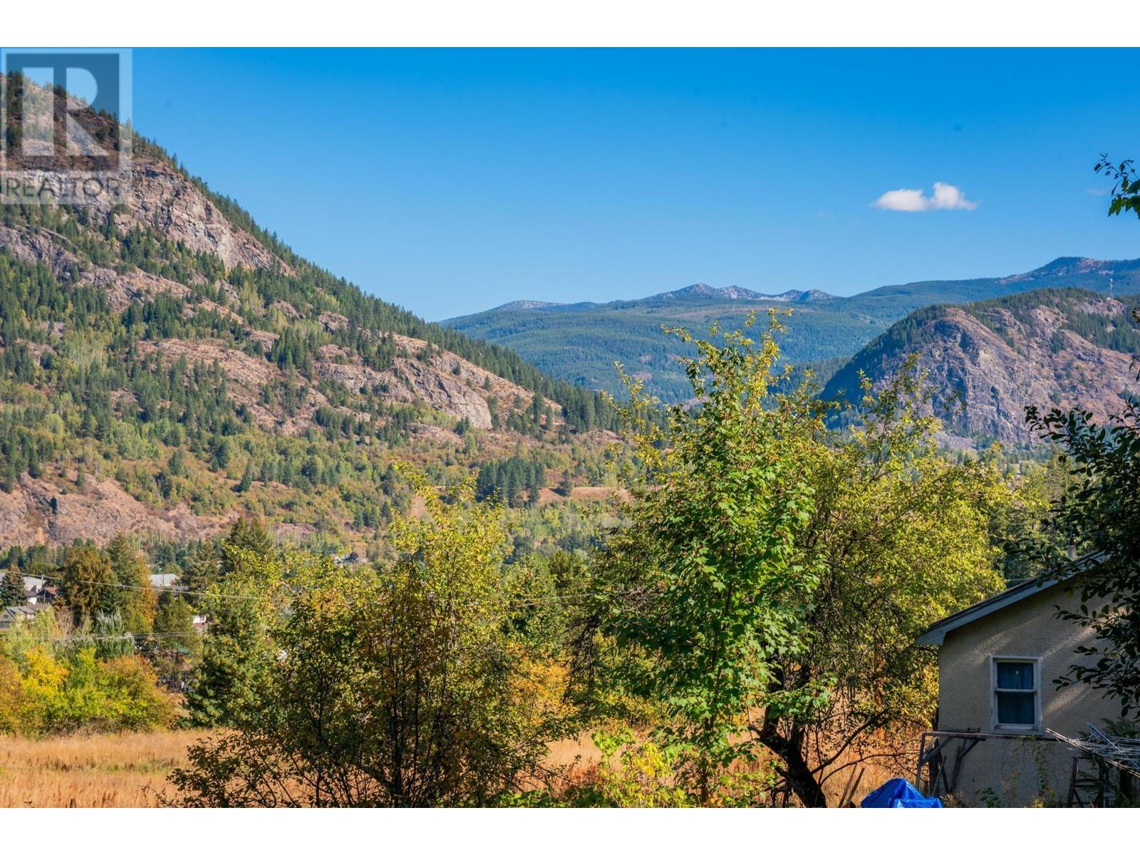 738 MEADOWLARK  Lane Castlegar