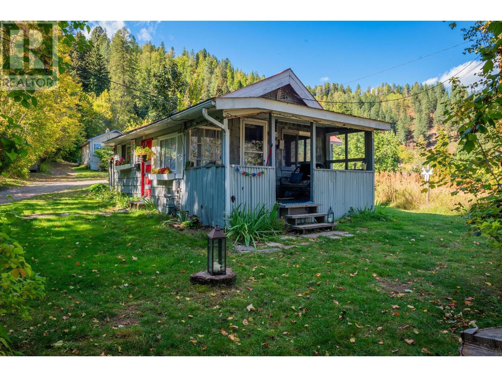 738 MEADOWLARK  Lane Castlegar