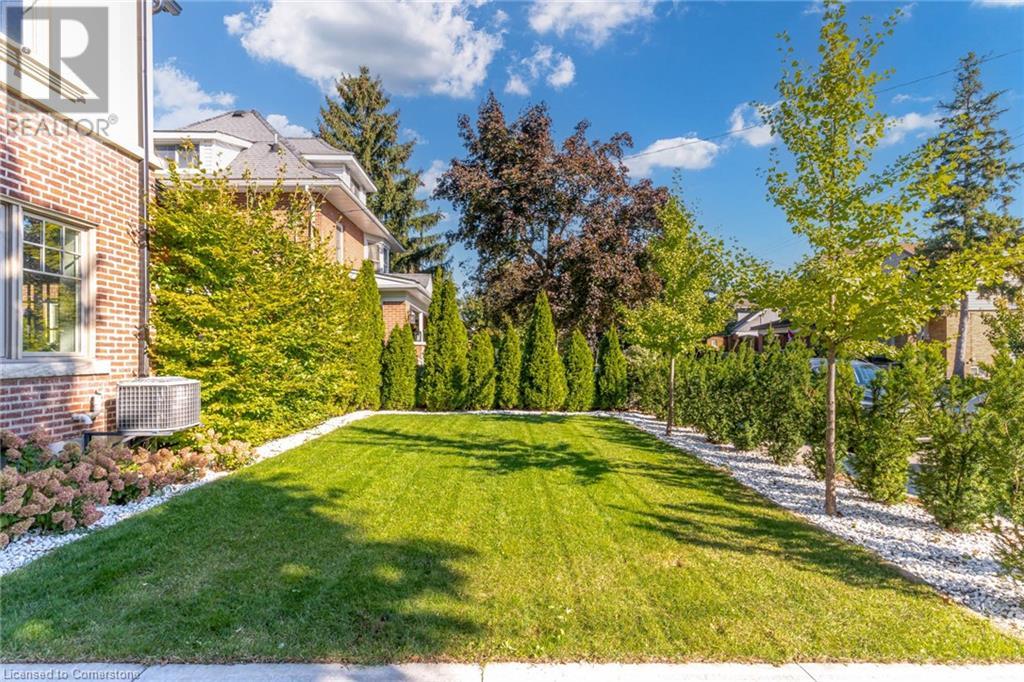 Property at 100 KENSINGTON Avenue S image 4