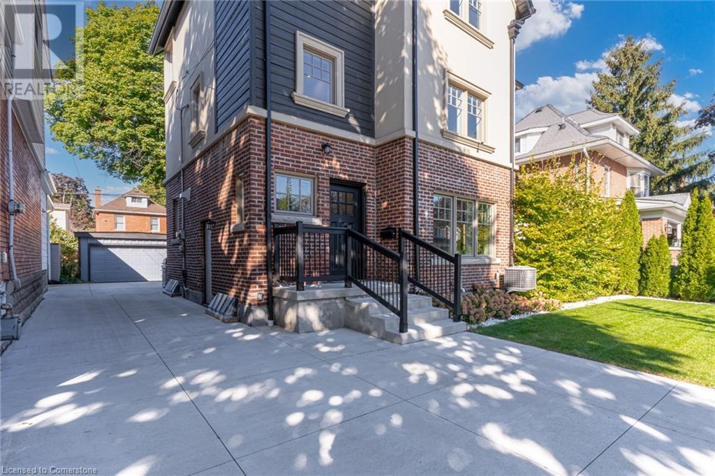 Property at 100 KENSINGTON Avenue S image 3